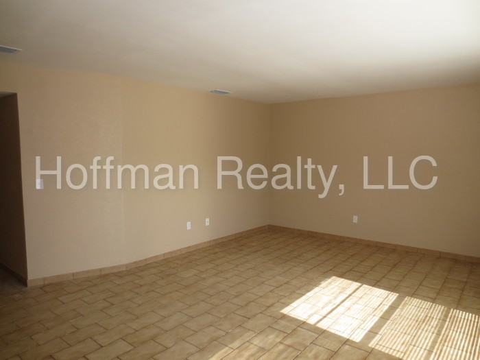 3304 El Monte Ct - Photo 3 of 17