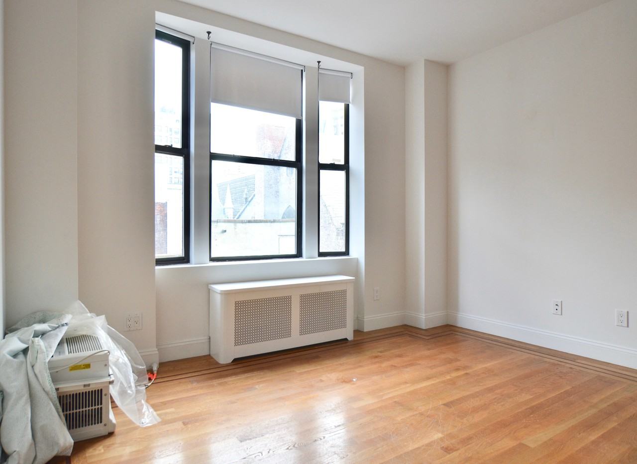 W 97th St & Broadway #6B