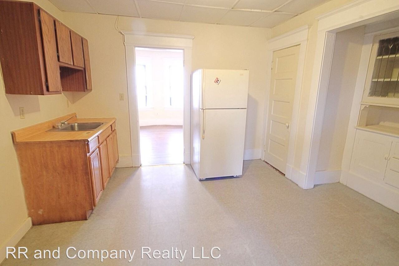 304-306 Union St - Photo 3 of 4