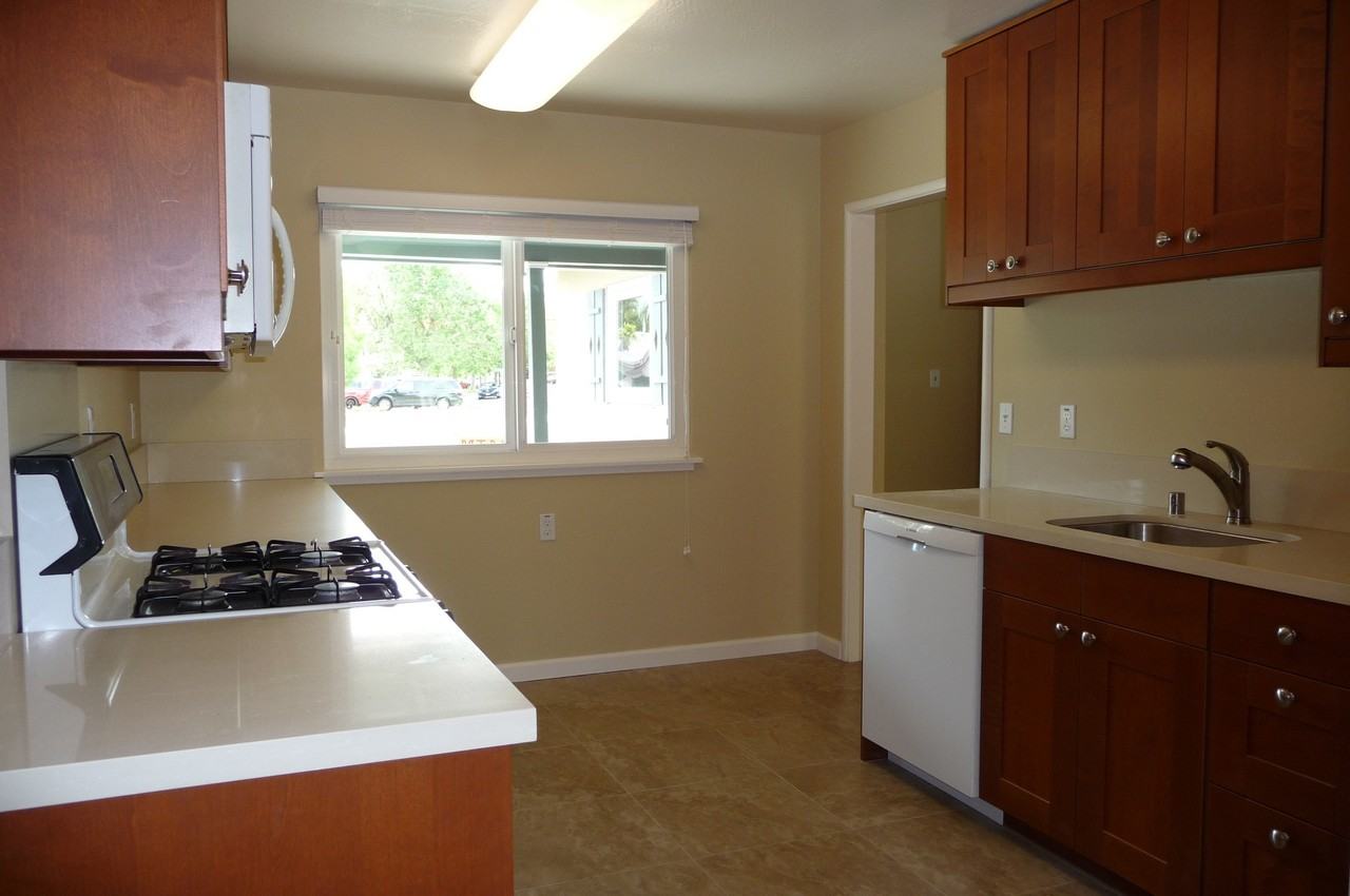 3849 Maplewood Ct - Photo 2 of 23