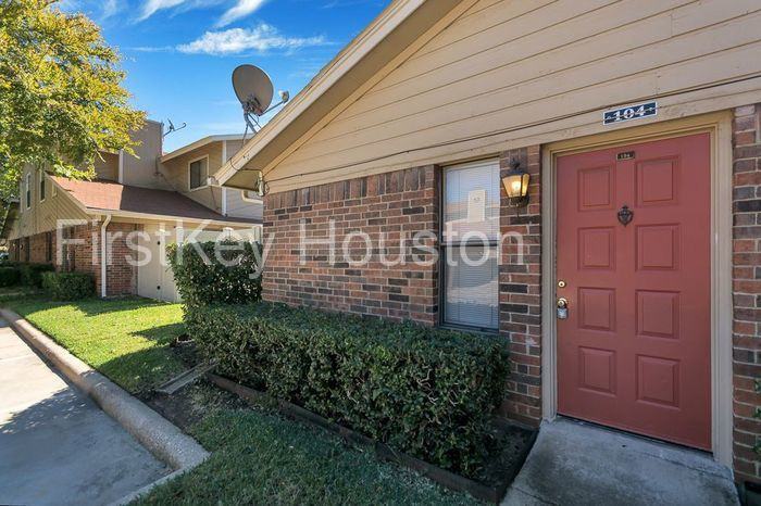 2240 Tarpley Rd #104