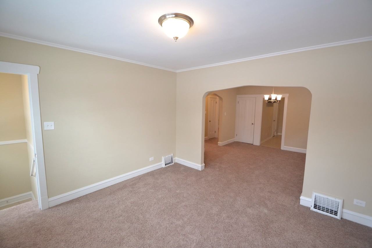 2321 N Normandy Ave - Photo 3 of 10