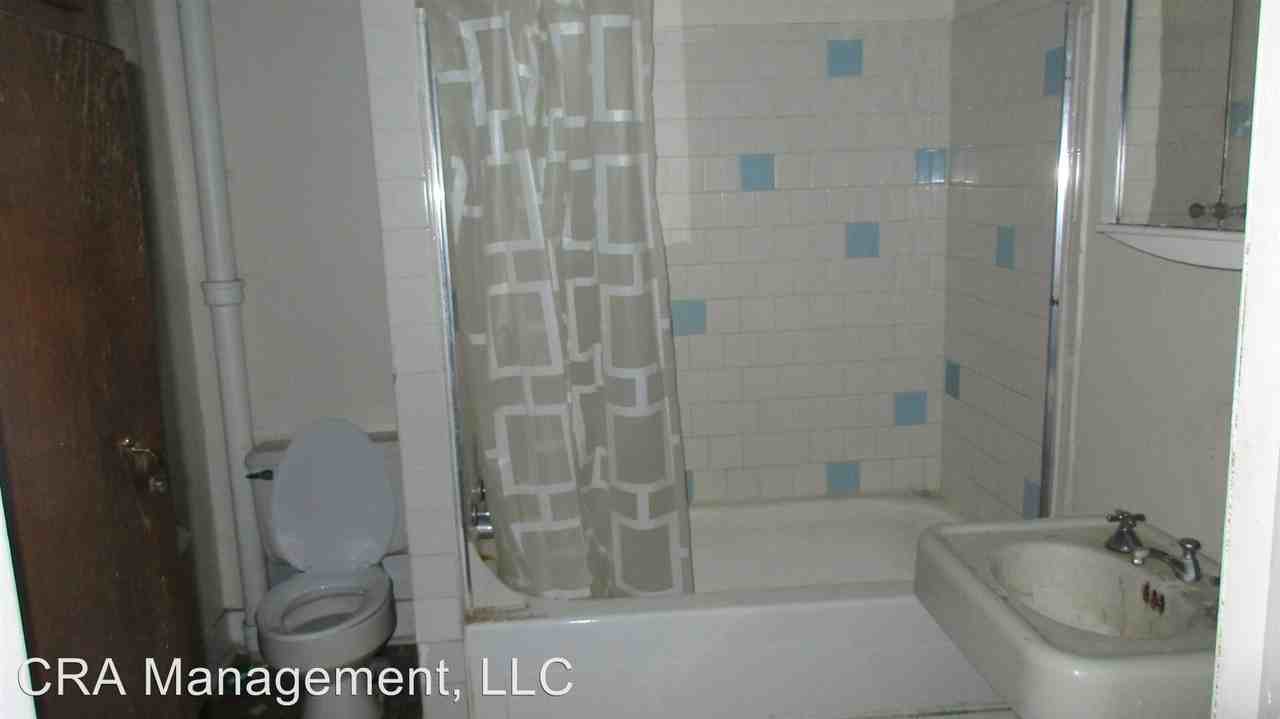 1021 Cathedral St - Photo 2 of 5