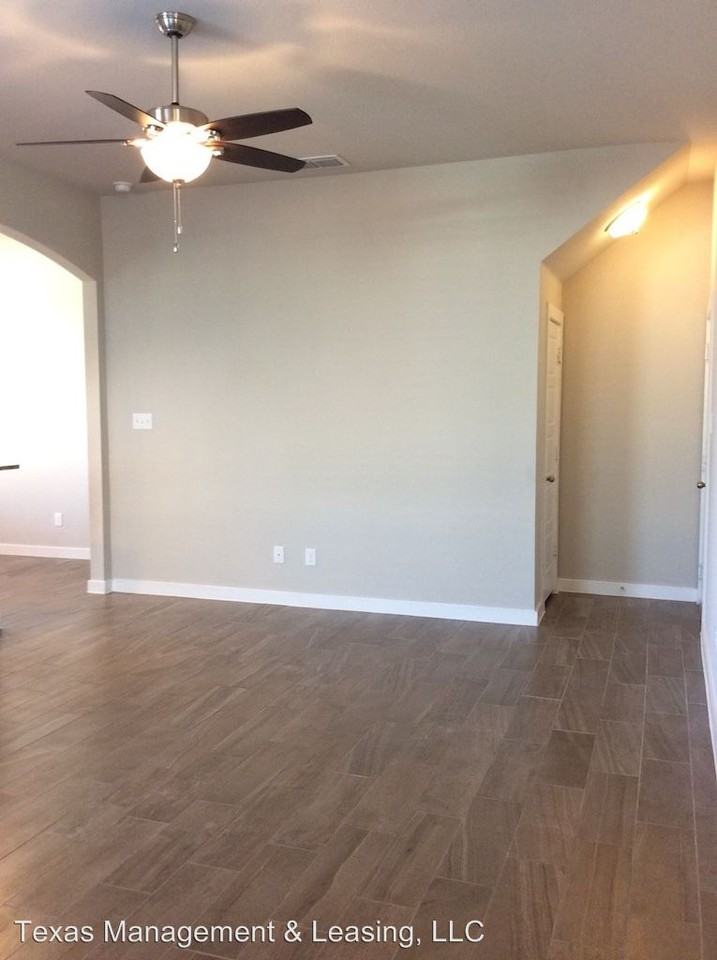 1052 Sierra Vista Ct - Photo 2 of 9