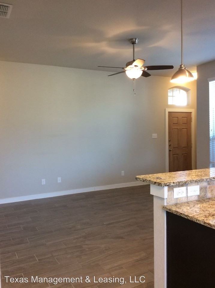 1052 Sierra Vista Ct - Photo 3 of 9