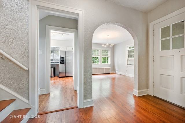 555 Brier St - Photo 3 of 17