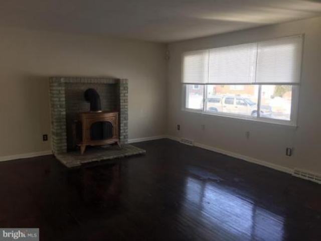 1128 Garfield Dr - Photo 2 of 6