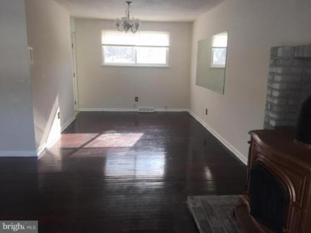 1128 Garfield Dr - Photo 3 of 6