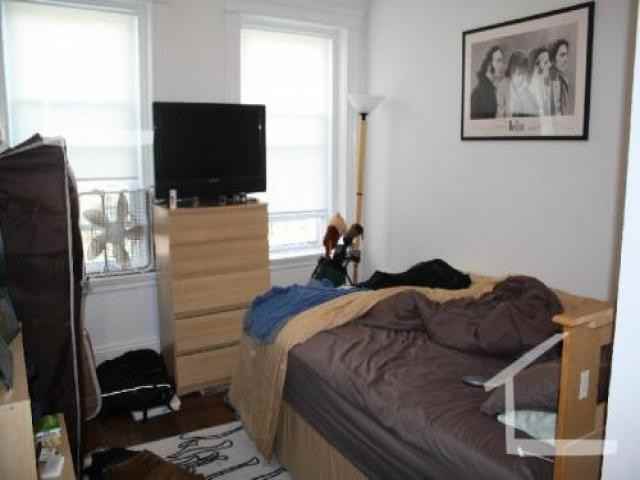 134 Warren St - Photo 3 of 5