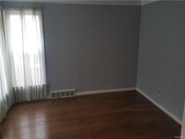 23314 Nona St - Photo 2 of 6