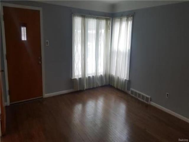 23314 Nona St - Photo 3 of 6