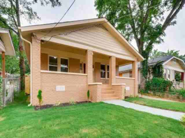 1085 Metropolitan Pkwy SW - Photo 2 of 6