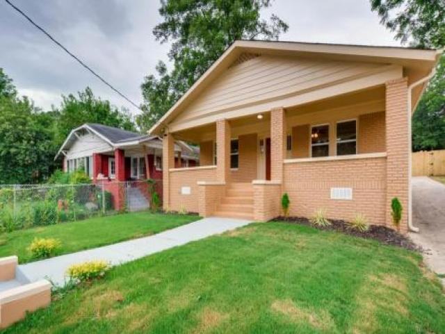 1085 Metropolitan Pkwy SW - Photo 3 of 6