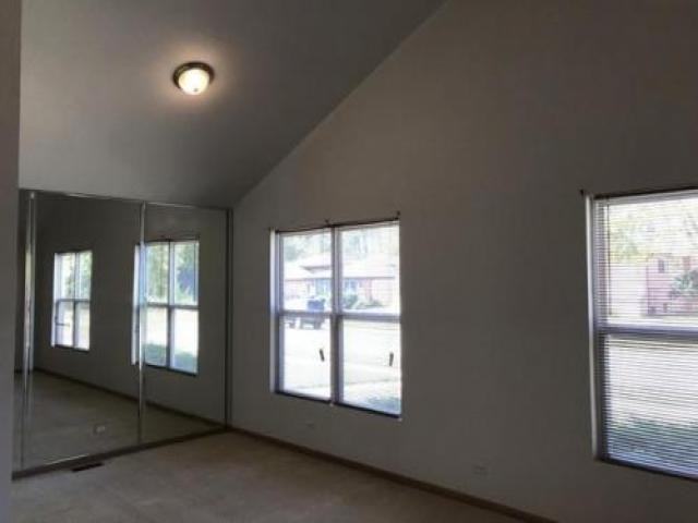 14101 Bensley Ave - Photo 3 of 6
