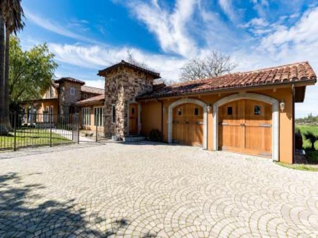 2989 Woodstock Rd - Photo 3 of 6