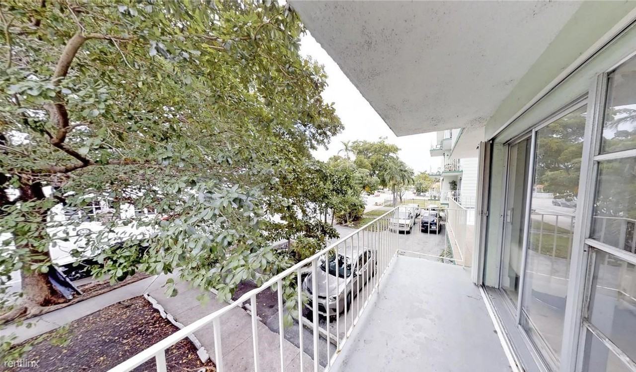 1220 71st St - Photo 3 of 7