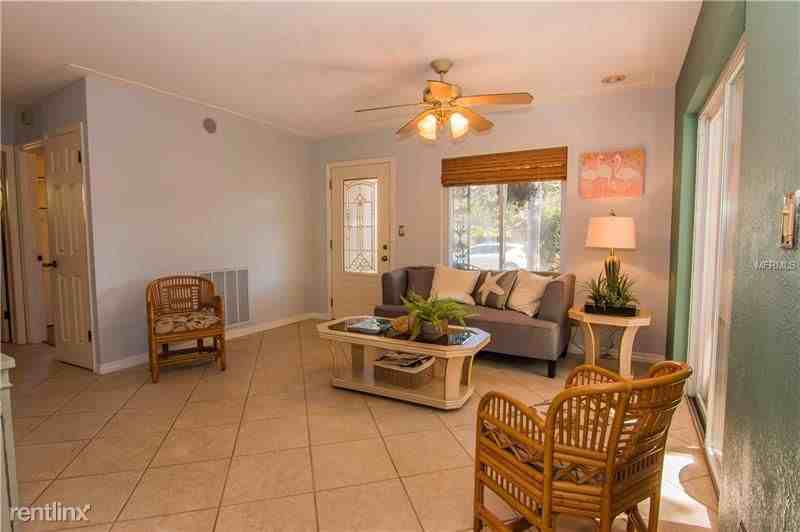 1710 8th St N - Photo 3 of 25