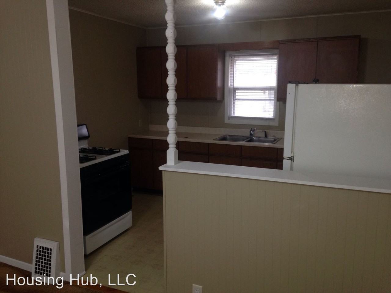 1985 Nokomis Ave - Photo 3 of 9