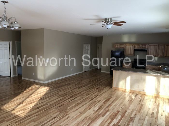 943 Marshall St - Photo 3 of 14