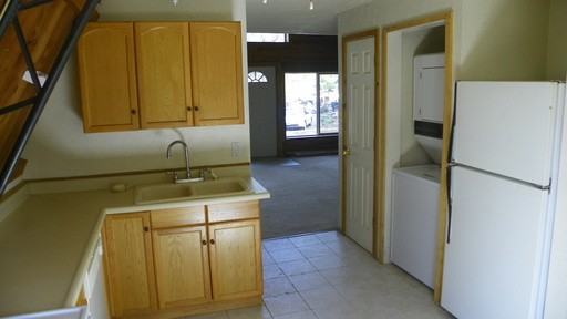 19040 Pumice Butte Rd - Photo 2 of 10