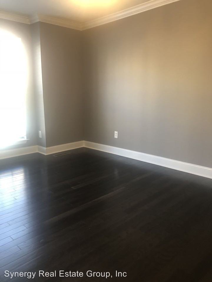 273 Glenstone Cir - Photo 2 of 8