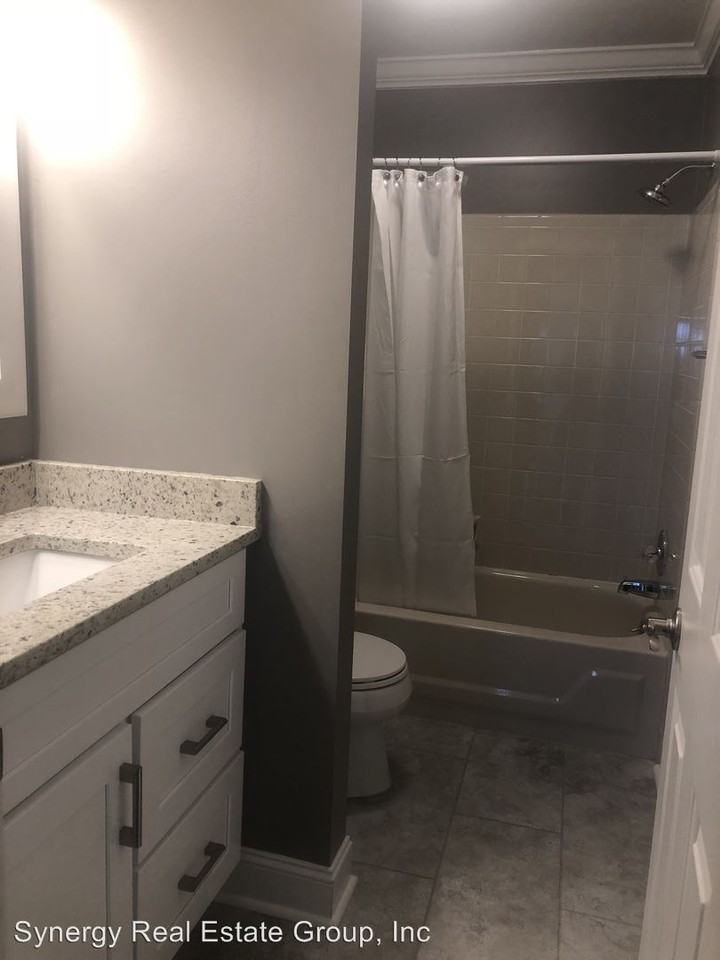 273 Glenstone Cir - Photo 3 of 8