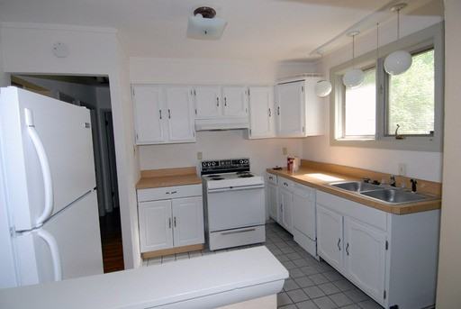 10100 Fieldcrest Ln - Photo 3 of 12