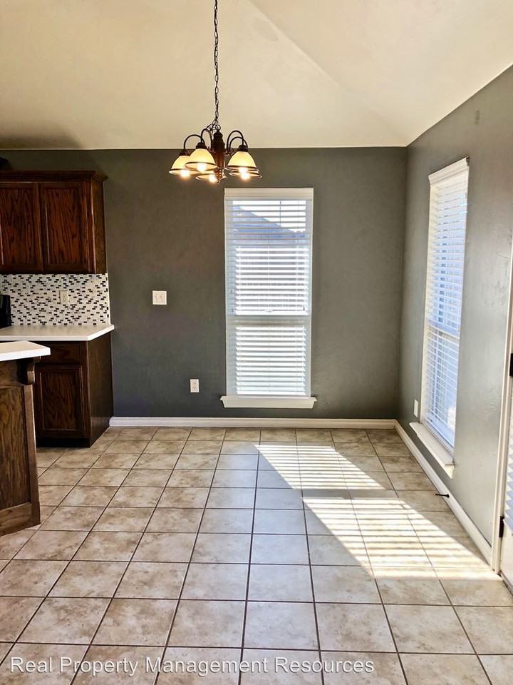 8117 Prairie Ridge Rd - Photo 3 of 10