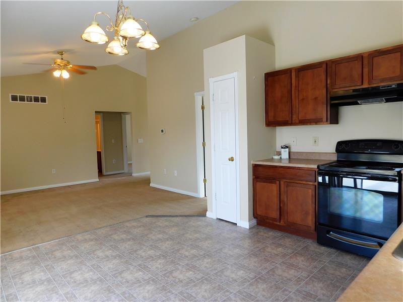 1206 Carthage Dr - Photo 3 of 41