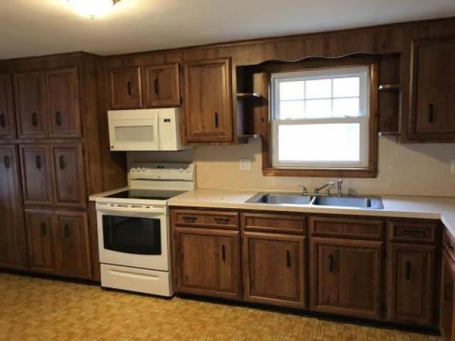 511 Pond St - Photo 2 of 6