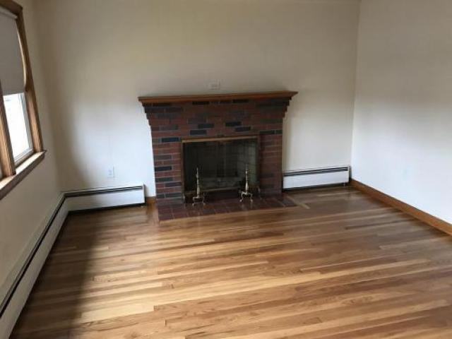 511 Pond St - Photo 3 of 6