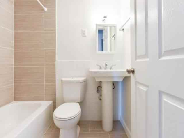 400 70th Pl - Photo 2 of 3