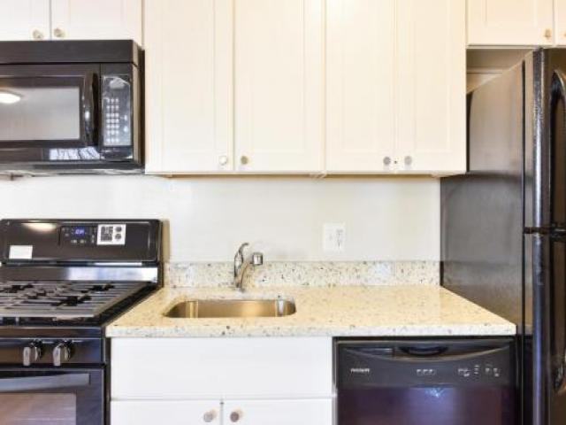 400 70th Pl - Photo 3 of 3