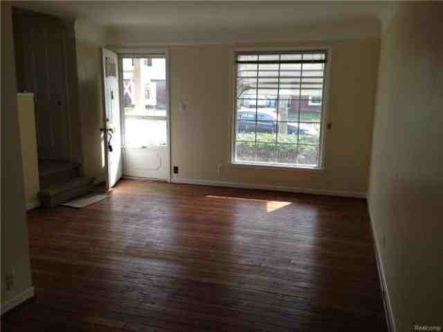 3858 Brewster St - Photo 2 of 6