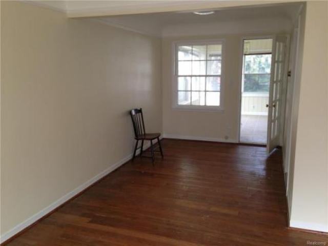 3858 Brewster St - Photo 3 of 6