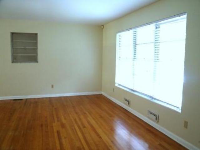 2412 Jim Lee Rd - Photo 3 of 6