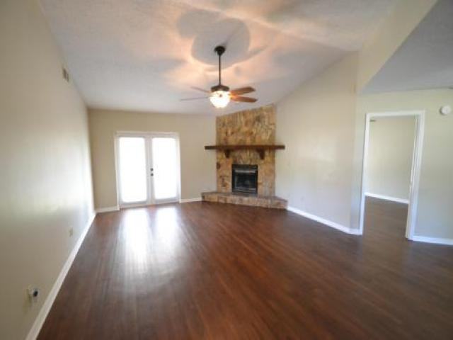 4826 Canterbury Dr - Photo 3 of 6