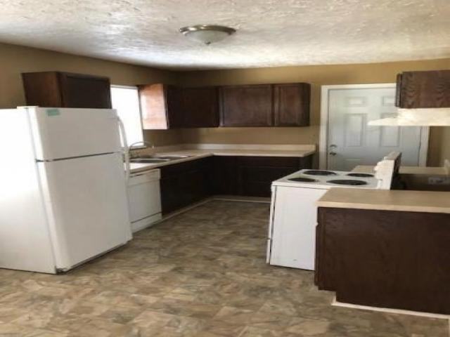 963 Welch St SE - Photo 3 of 6