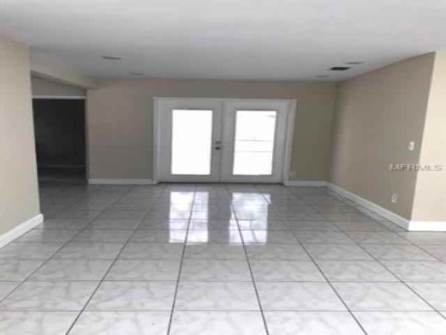 2305 W Hamilton Ave - Photo 2 of 6