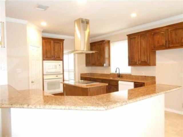 818 Hunters Glen - Photo 2 of 6