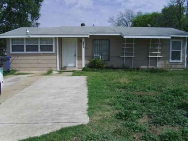 243 Readwell Dr - Photo 2 of 6