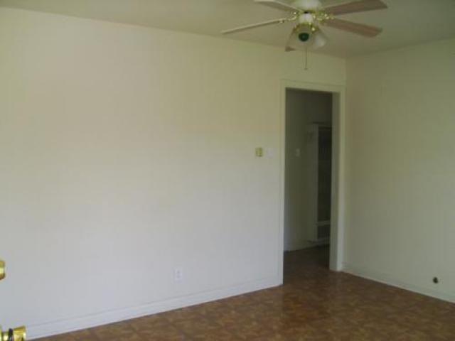 243 Readwell Dr - Photo 3 of 6