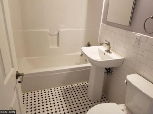 6114 Star Ln NE - Photo 3 of 6