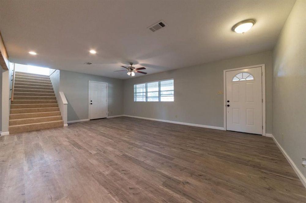 5185 Swallow Dr - Photo 2 of 6