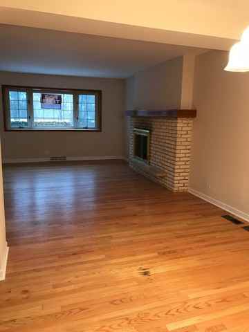 560 Green Bay Rd - Photo 2 of 10