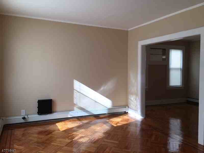 255 Conklin Ave - Photo 3 of 8