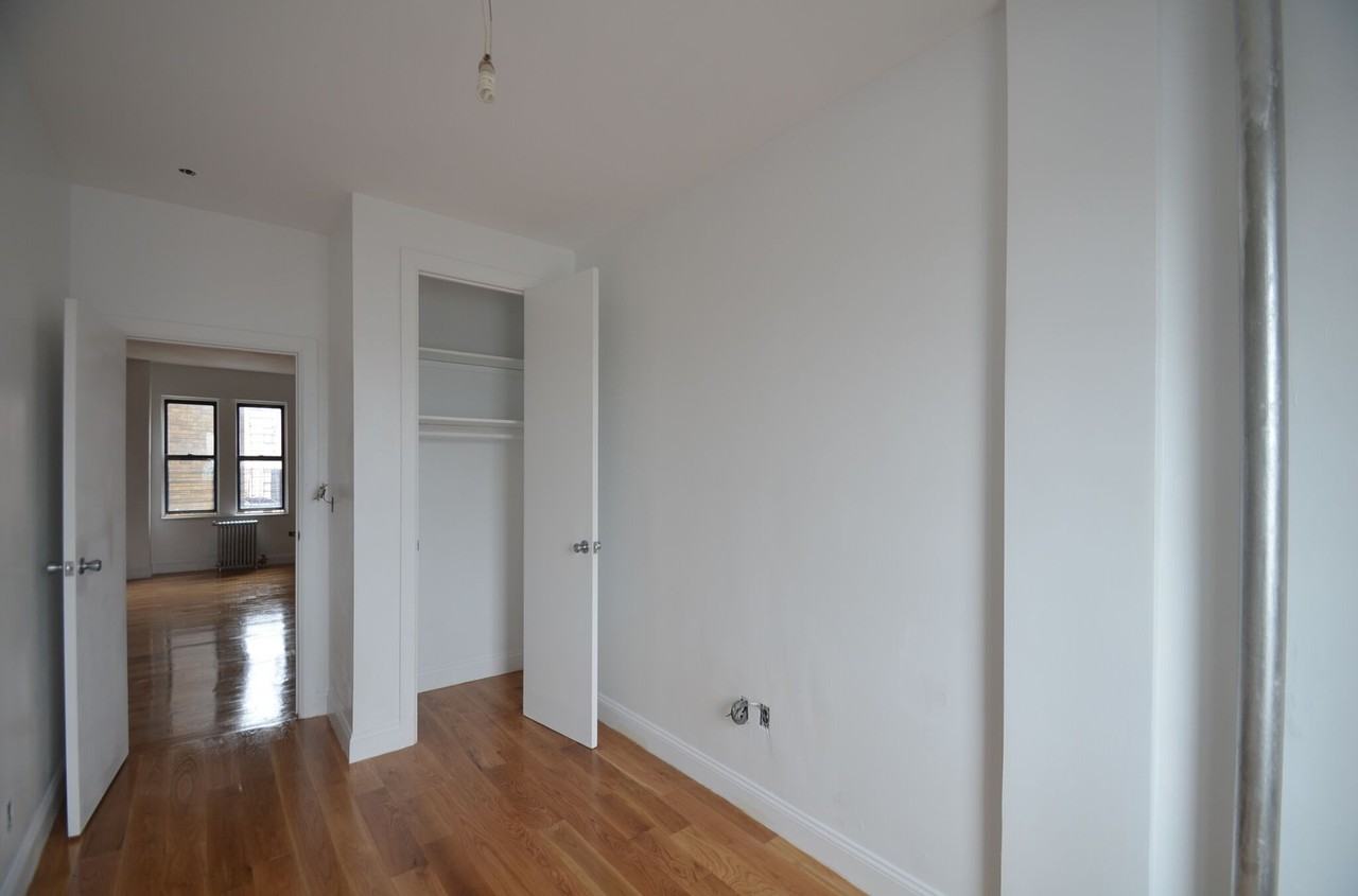 2120 Tiebout Avenue #E31