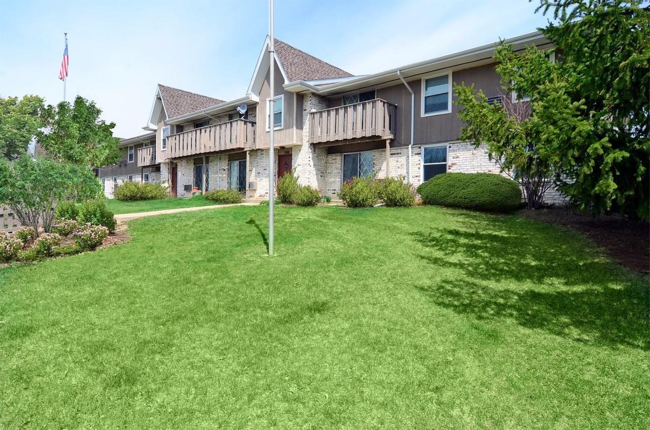 Seven Oaks Apartments - Photo 2 of 9