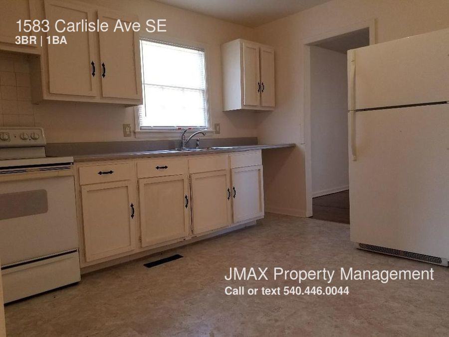1583 Carlisle Ave SE - Photo 2 of 9