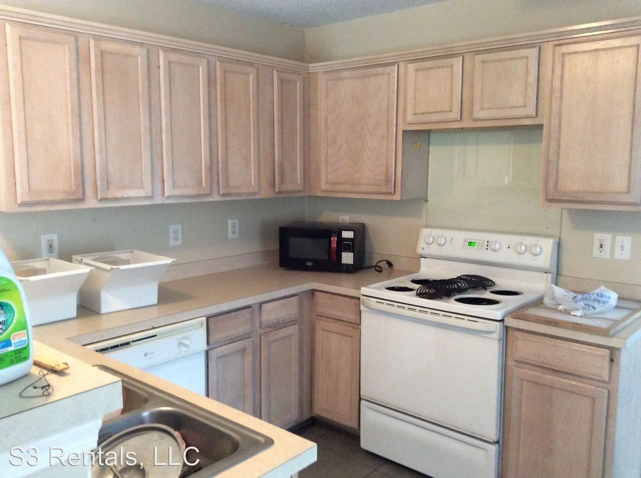 835 E 2nd St - Photo 3 of 8